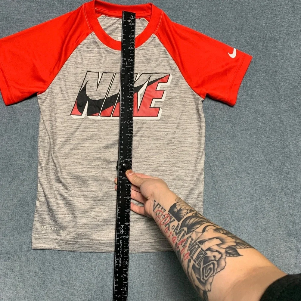 Nike Dri-Fit Raglan T-Shirt Boys 7 Red Gray Space Dye Swoosh Logo Athletic Cut